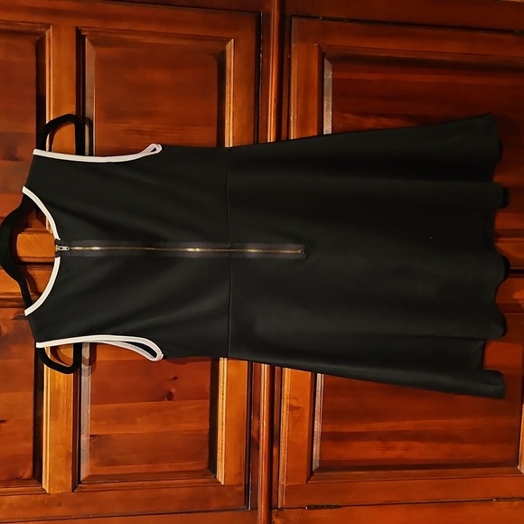 Black Sleeveless Dress, White Trim, Gold Buttons, Sz Med, Classic Look - Picture 5 of 9